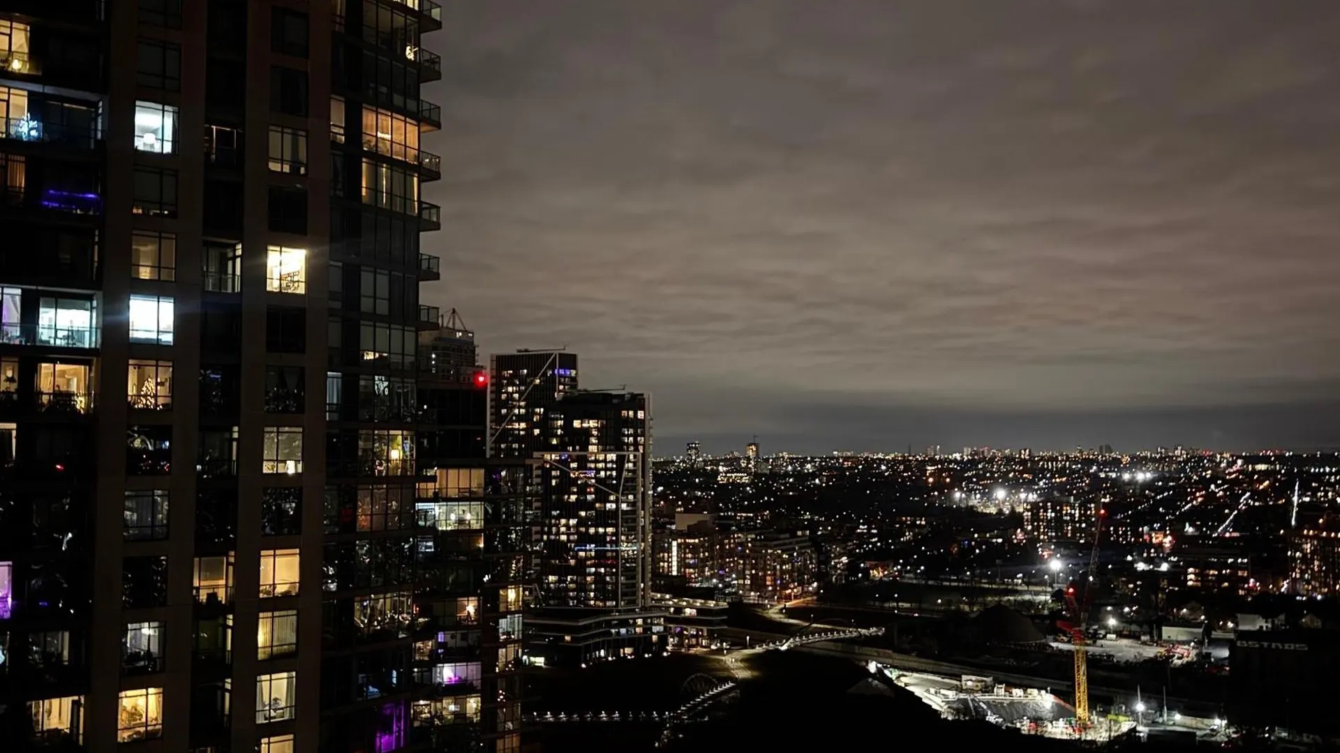 A Lovely One Bed Room With Sunset Views Toronto Apartment