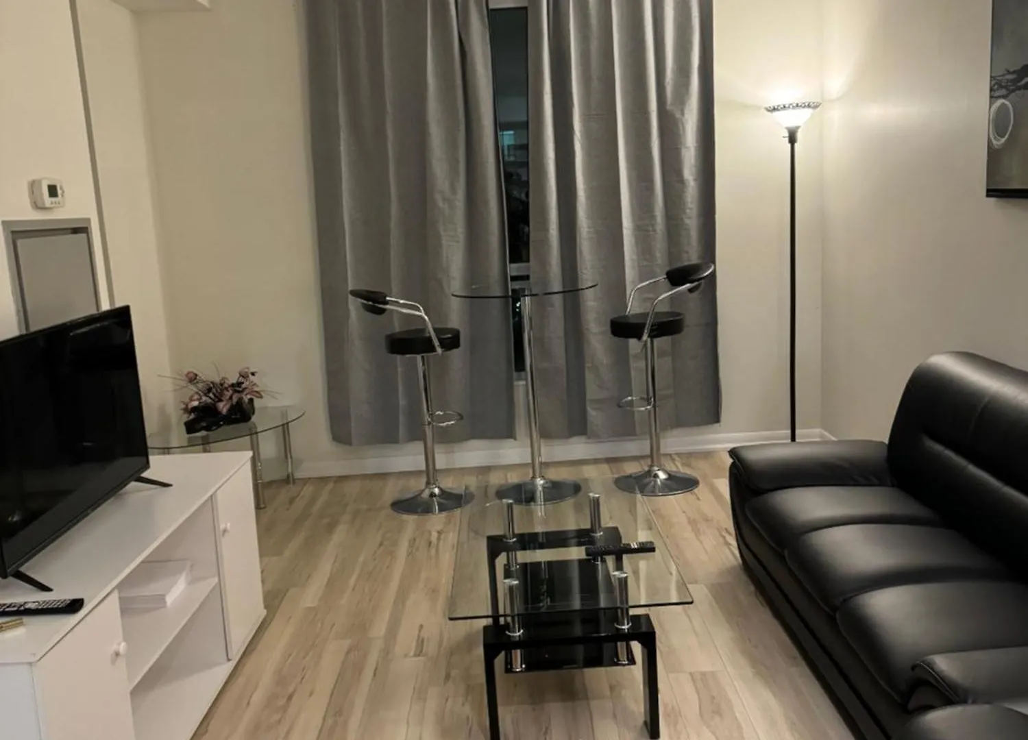 A Lovely One Bed Room With Sunset Views Toronto Apartamento